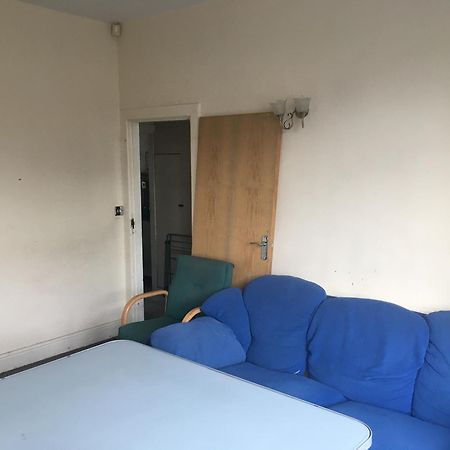 Single Room - Town & University Nearby, 24H Bus, Airport-Linked Манчестър Екстериор снимка